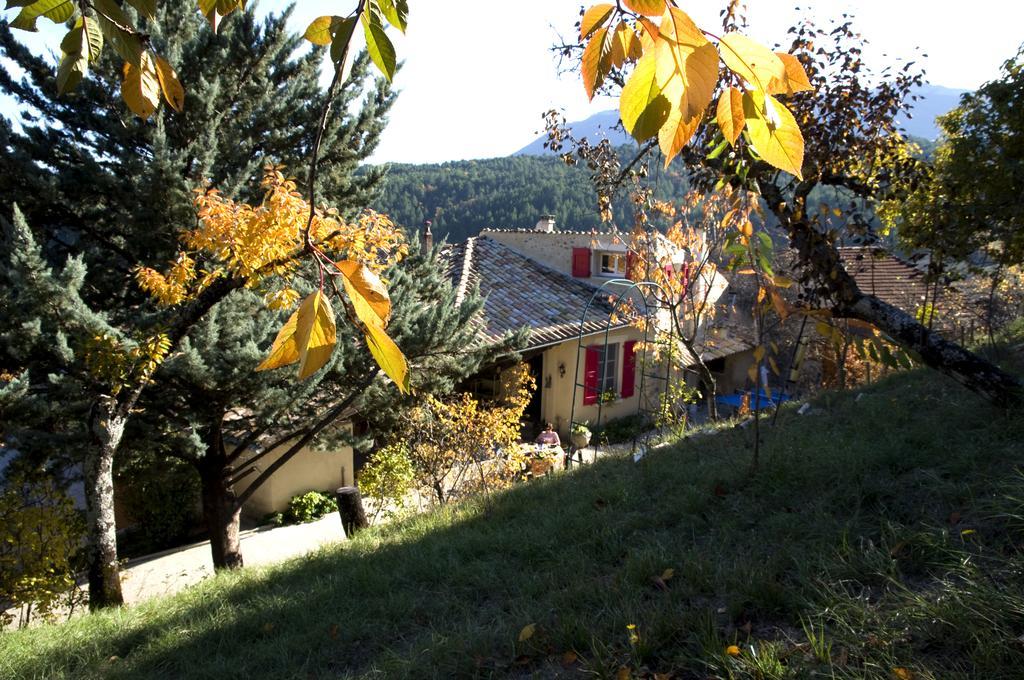 La Grange D'Agnes Bed and Breakfast Montmaur-en-Diois Exterior foto