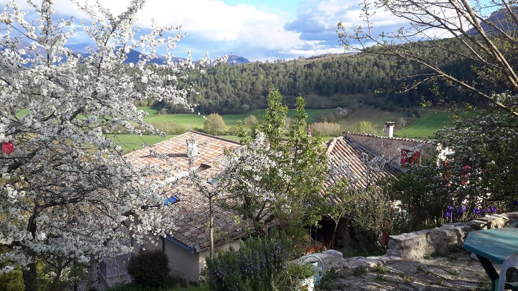 La Grange D'Agnes Bed and Breakfast Montmaur-en-Diois Exterior foto